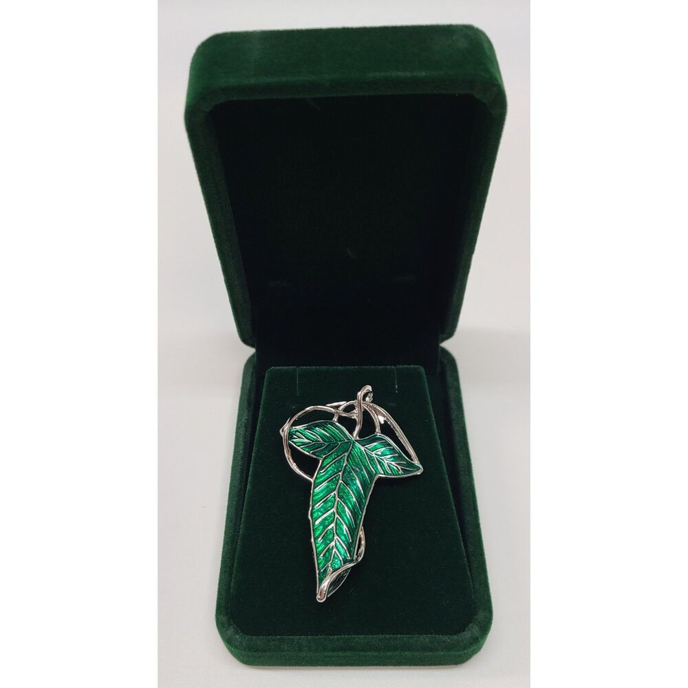 Lord of the Rings Leaf of Lorien Elvish Fellowship Enamel Pin Brooch & Box - Picture 5 of 10